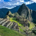 Ruines de Machu Picchu sur fond de montagnes