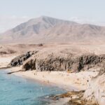 Découvrez le climat et la météo à Lanzarote en octobre : températures moyennes, conseils pratiques et idées d'activités pour profiter pleinement de votre séjour sur l'île.