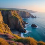 Explorez la Presqu'île de Crozon, un joyau naturel breton offrant paysages époustouflants, patrimoines riches et activités variées pour une expérience inoubliable.