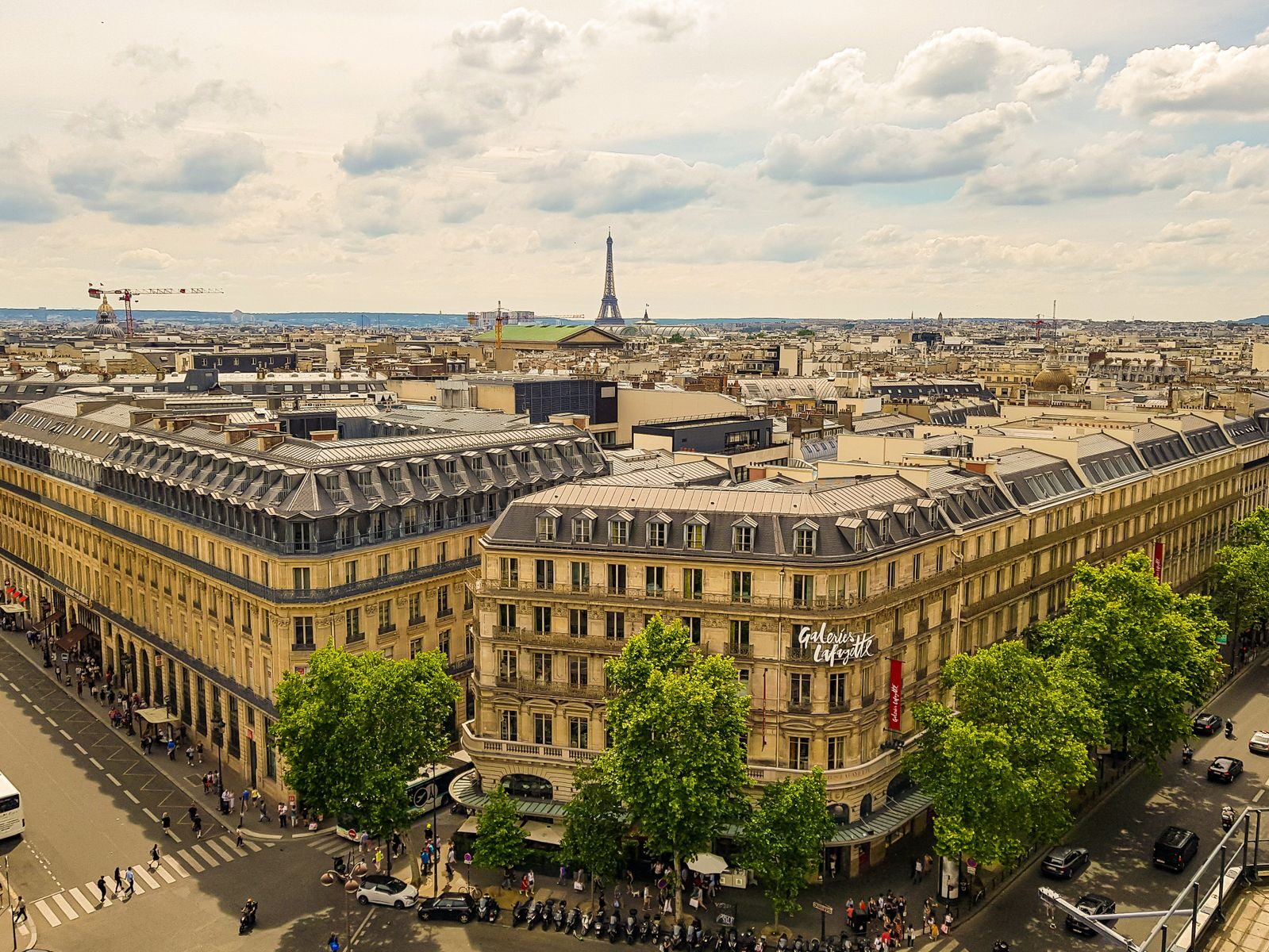 Vue de Paris avec la tour Eiffel en arrière-plan